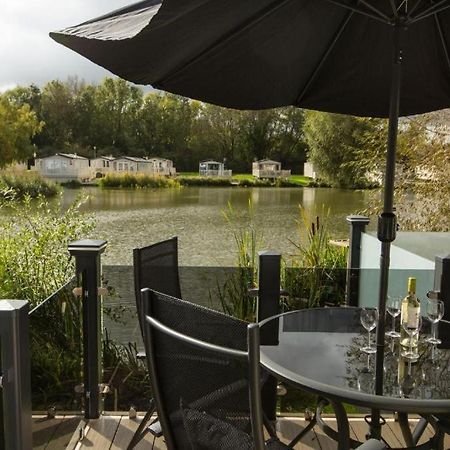 Mallard Lake South Cerney Dış mekan fotoğraf
